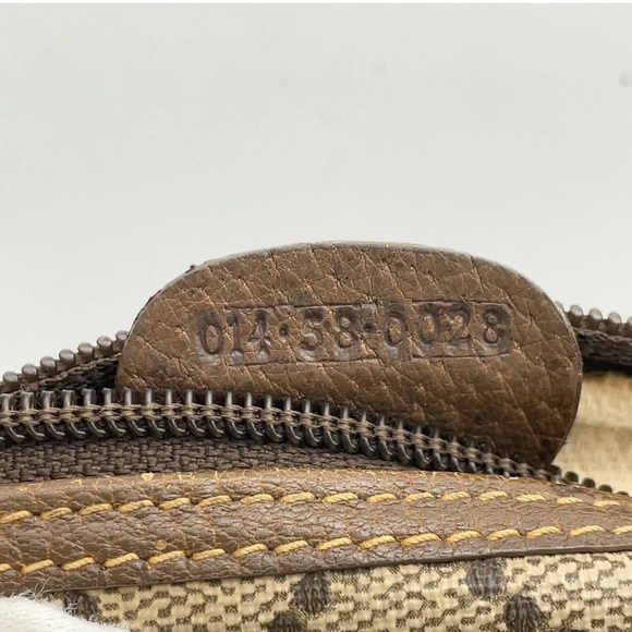 [0062] Vintage Gucci Clutch Wristlet or Toiletry Bag - Picture 15 of 16